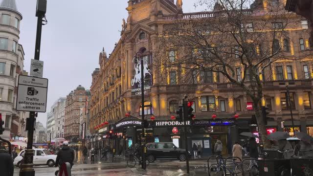 Прогулка по Лондону в дождливый день 2026 ☔️ Вест-Энд, Лестер-сквер и Бонд-стрит [4K HDR]