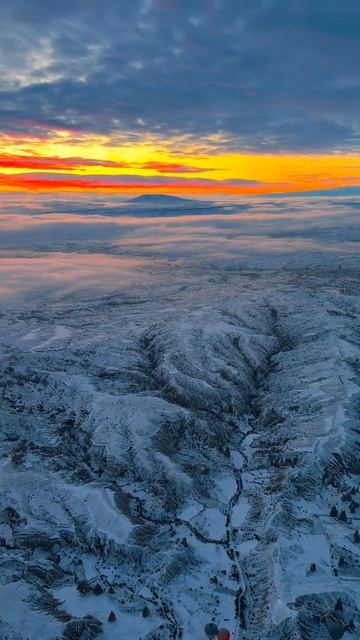 Восход солнца над турецкой Каппадокией с борта воздушного шара