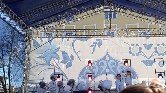 Жили у бабуси два весёлых гуся» — детский танец с Дня Рождения Снегурочки в Костроме!