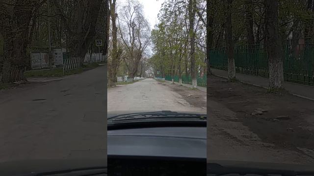 обучение вождению автомобиля на дороге с препятствиями