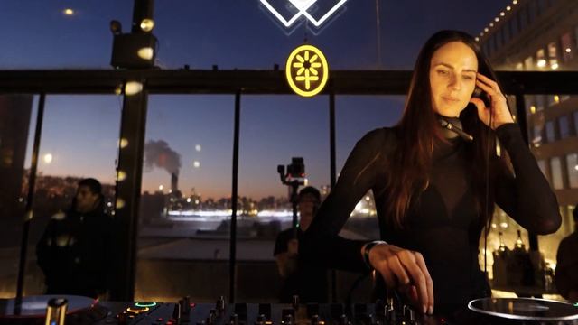 Брина Кнаус (Brina Knauss) - Live @ Siroof X Бруклин Нью-Йорк (Brooklyn NY) [08.02.2026]