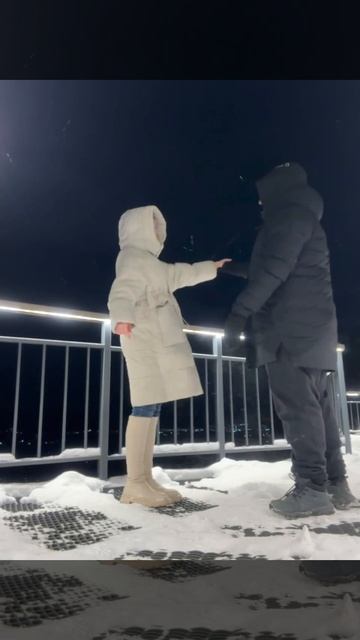 Танцующие люди под crazy frog