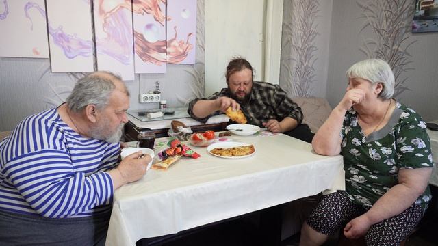 Вкусно кушаем всей семьёй Мама замечательно накрыла стол ПОДВАЛ ИЛЬИЧА добрая семья