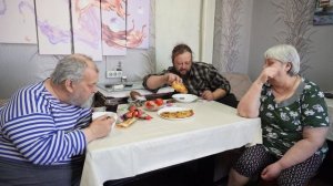 Вкусно кушаем всей семьёй Мама замечательно накрыла стол ПОДВАЛ ИЛЬИЧА добрая семья