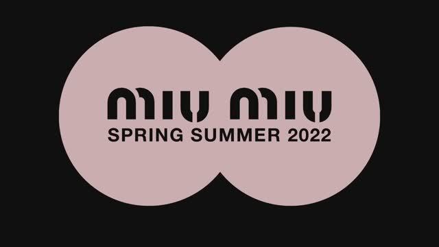Показ коллекции Miu Miu весна-лето 2022