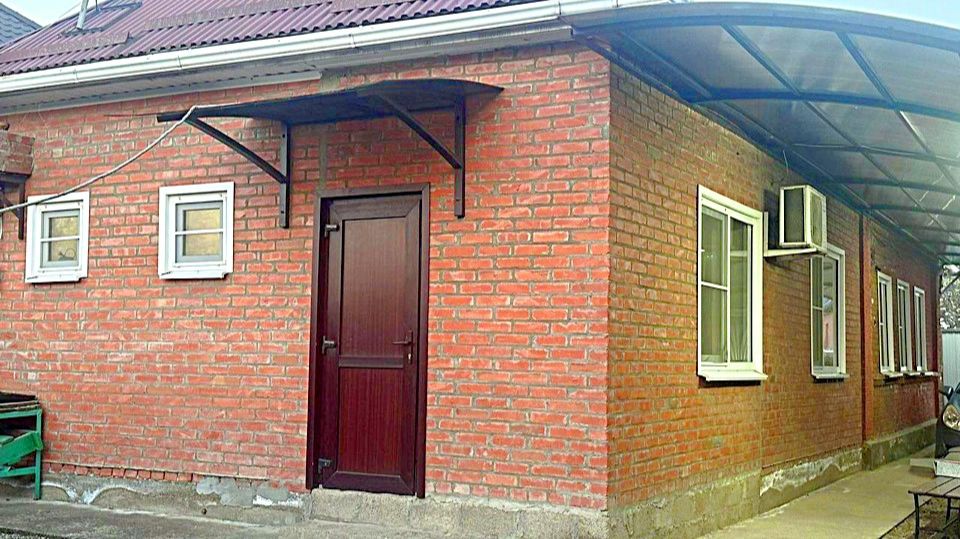 Уютный домик 75 кв.м. 5 соток 3 комнаты евроремонт мебель. Краснодарский край, город Армавир.