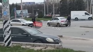 Авария на Пушкарёвском кольце: столкнулись две легковушки.