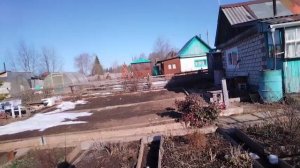 Жизнь пенсионерки на даче начинается.