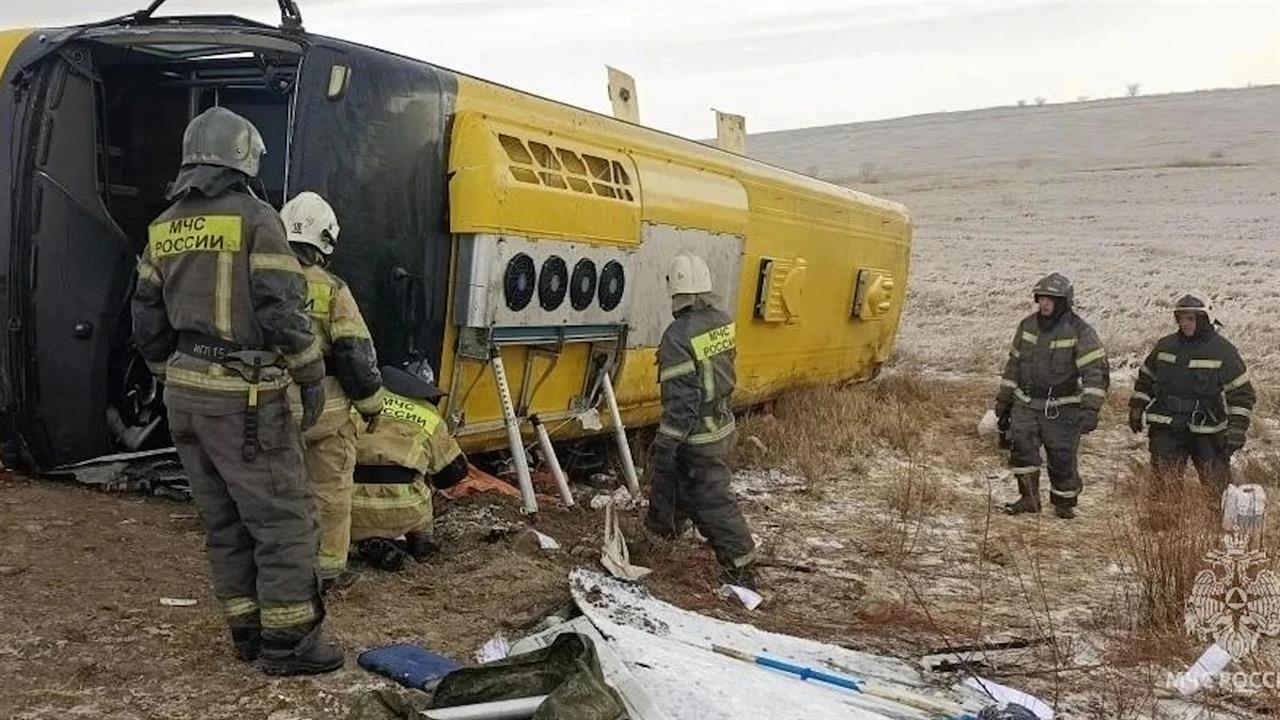 Автобус с пассажирами опрокинулся в Забайкалье, погиб человек