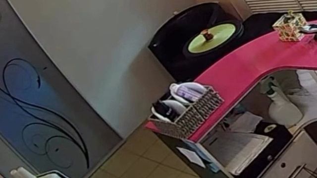 Извращенец украл трусы у девушки, которая была в солярии в Ростове