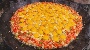 Самый безумный в мире рис, обжаренный с 51 яйцом  Приготовление гигантской уличной еды в Индии