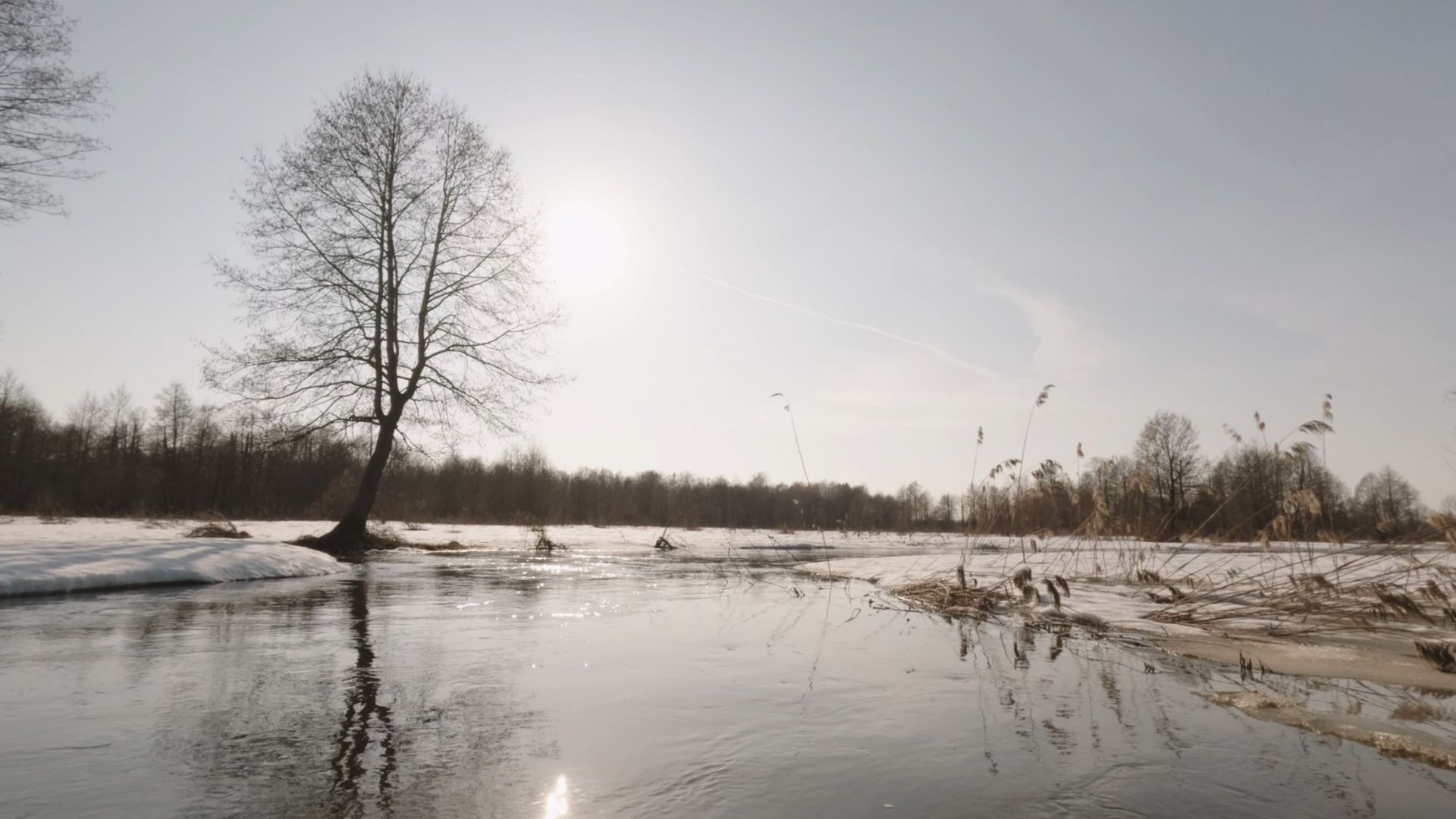 КЛЯЗЬМА/Через ледяные заторы по первой воде/Сплав на лодке в начале половодья/4K ландшафты