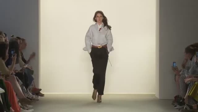 Показ женской коллекции Dorothee Schumacher весна-лето 2018