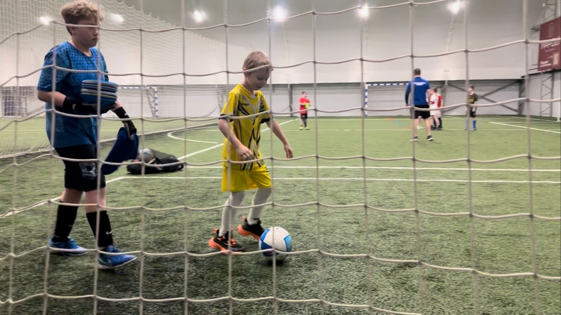 мини ОБЗОР ДНЯ Семьи Перевязов / КТО на секции по ФУТБОЛУ забил голы / ПОЛИКЛИНИКА