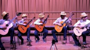 17. Виницкий - «В испанском стиле». Исп. ансамбль гитаристов «Апрель»