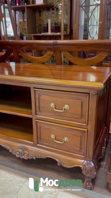 Тумба ТВ резная МИГ911 из красного дерева от фабрики Satin Furniture (Индонезия)