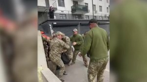 В Сумской области Украины военкомы схватили священника канонической православной церкви.