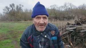 Дед Матвей лук посадил