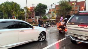 Чиангмай Таиланд 2026 Прогулка в разгар Сонгкрана самая безумная уличная вечеринка города