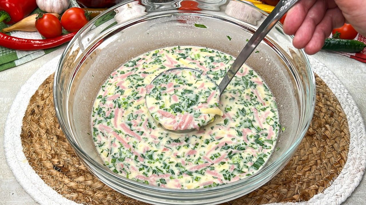 Смешал всё в тесте — и готово! Сытные блины с колбасой и сыром! Гениально просто и вкусно