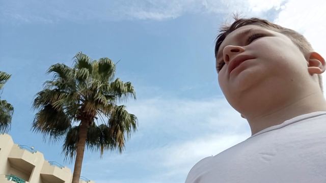 заселился и пошел на развлечения