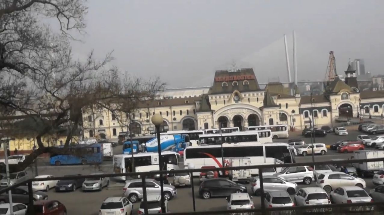 Еду на электричке из АЭРОПОРТА во ВЛАДИВОСТОК.