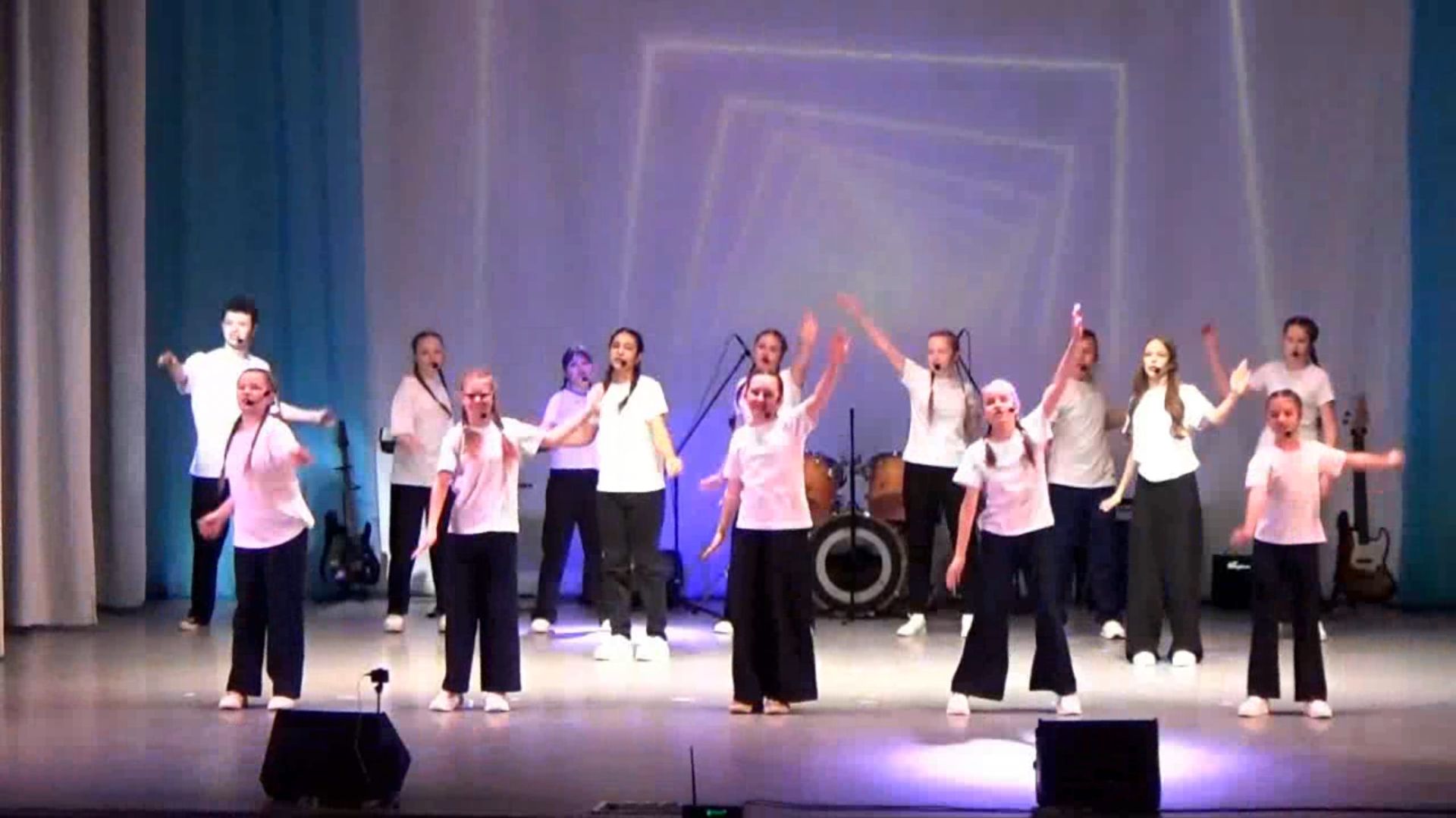 Концерт в ДК.Спутник города Вязники студии эстрадного вокала Наши дети ВМЕСТЕ ЕДИНЫ. 1-я часть