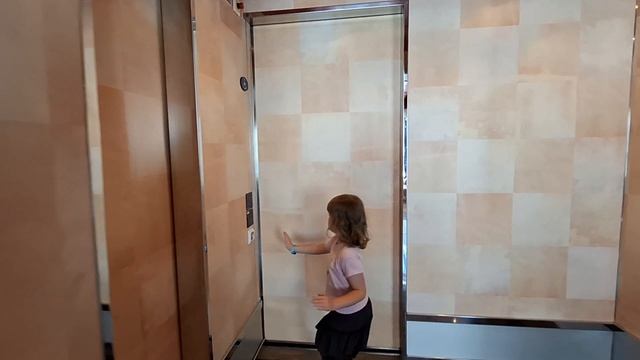 Обзор круизного лайнера Costa Deliziosa и обед в ресторане на лайнере.