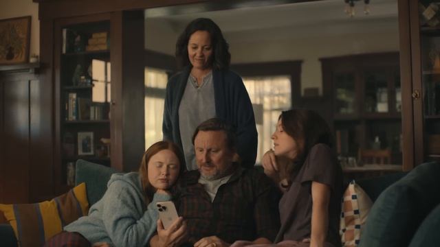 Apple iPhone 16 - Create memory movies (2024)