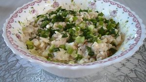 Салат с сардинами, яйцом и рисом