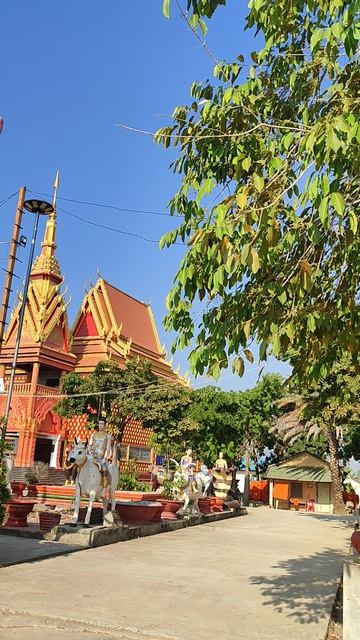 В Буддийском храме в Камбодже. #путешествия #буддийскиехрамы #камбоджа #пномпень.