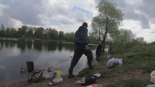 Ловля чехони на фидер весной.С дочкой на рыбалке.