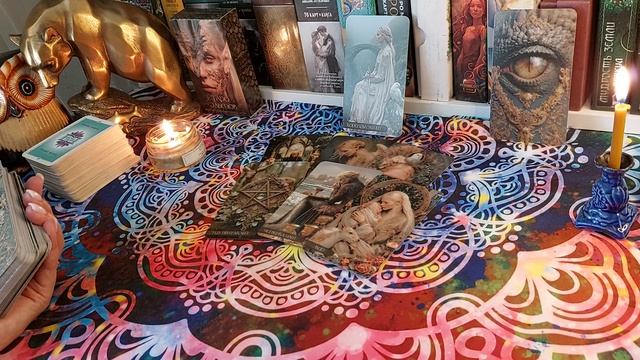 КТО СЛЕДИТ ЧЕРЕЗ РАСКЛАДЫ ТАРО!?