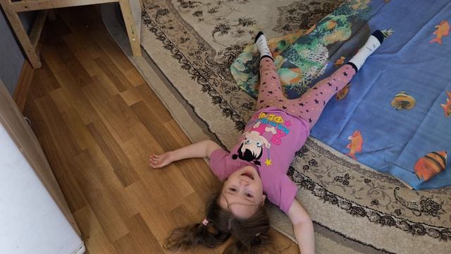 Близнецы на горке в домашних условиях