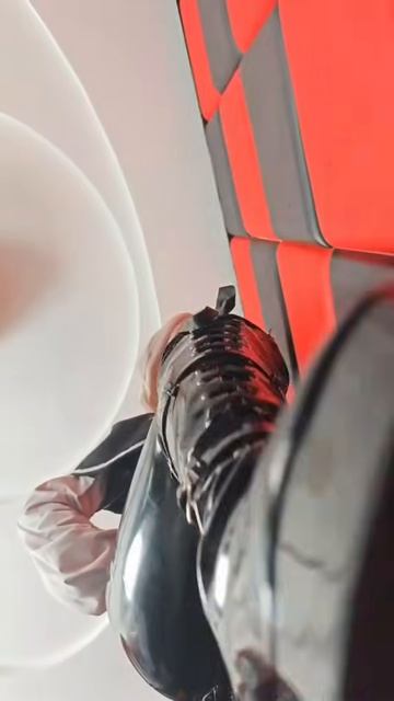 KISS MY BOOTS! #Latex #kigurumi #kigurumimask