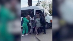 На Украине в Сумской области военкомы схватили священника канонической православной церкви.