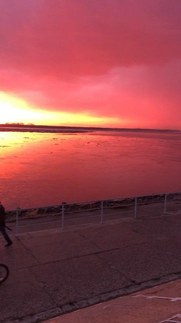 Красивый закат над Амуром