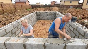 Семья построила бассейн своей мечты за 25 дней.