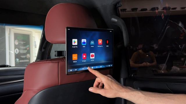 Акустика, перетяжка салона и мониторы в подголовники на Lexus LX