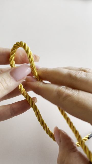 Шнур для пакета люрекс золото