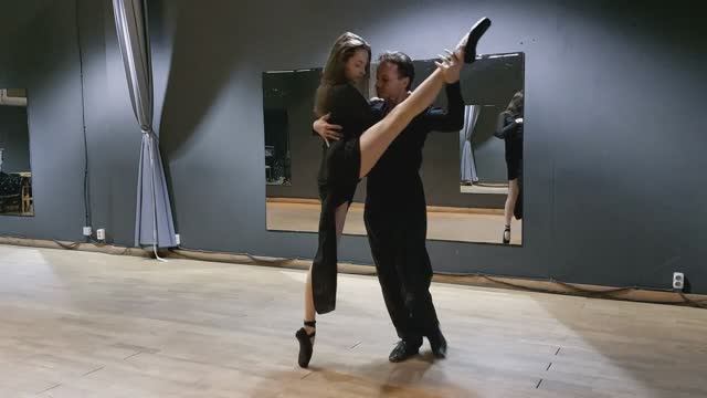 Танго на Пуантах