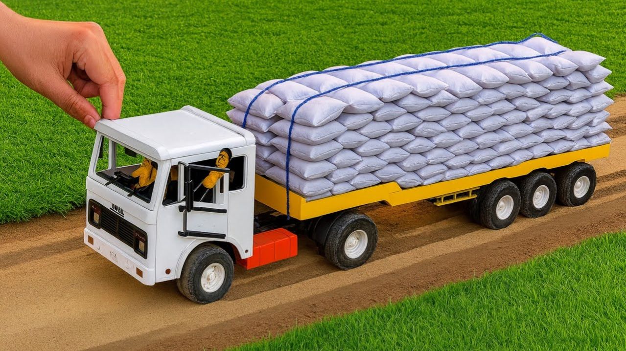 СТРОИМ ДОМ. ИГРАЕМ В МАШИНКИ. ТРАКТОР КАМАЗ И ЭКСКАВАТОР