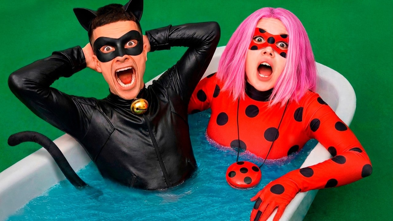 я кинул в ванну бомбочку ЛЕДИ БАГ