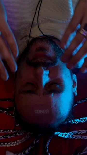 Мой высокий лоб можно продавать для размещения баннеров, а пока размешу на нём текст своего трека «О