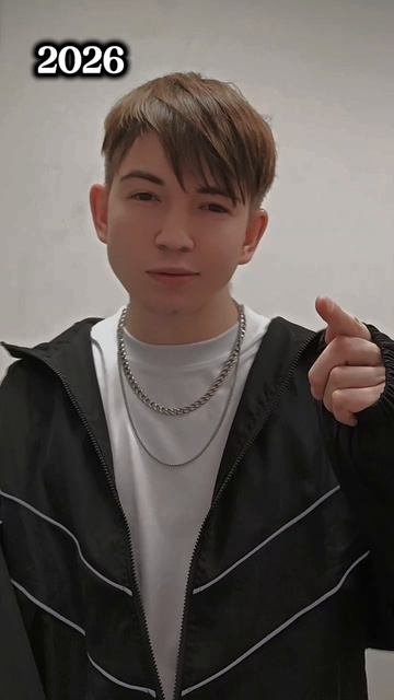 прошло уже 5 лет, а я всё также вижу по глазам😌 (элвин грей, скани - по твоим глазам)