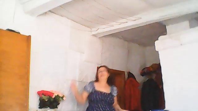 Потанцуем и развлекаемся -ах какая женщина