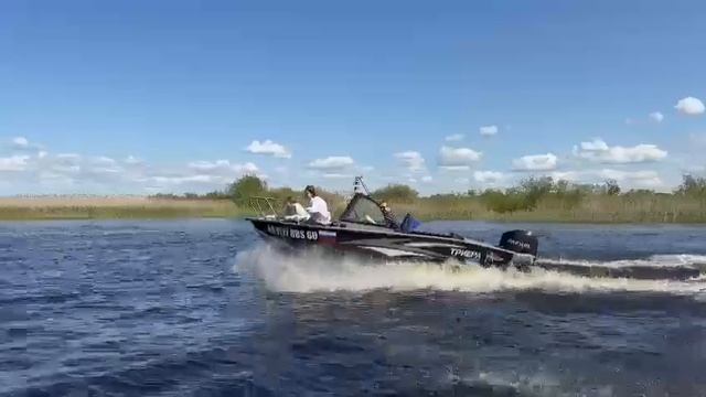 Триера 460 боурайдер , Псковское озеро.