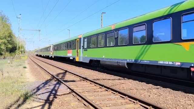 Электровоз Traxx с перегоняемыми рельсовыми автобусами