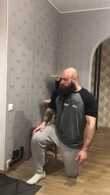 Удержание Паллофа в положении выпада