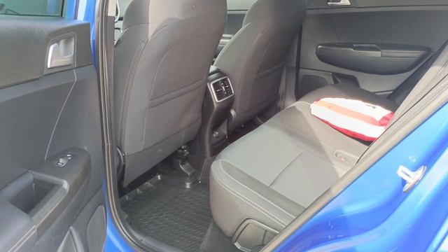 KIA Sporage Rest Конец 20 года,отличное состояние, я 2 хозяин, оформлена на меня.